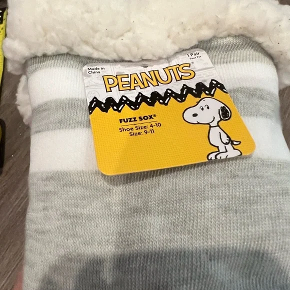 Peanuts “Life is Ruff” Fuzz Socks with Grippers - Picture 2 of 3